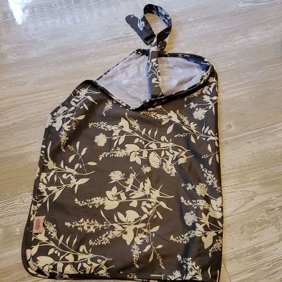 The Peanut Shell Nursing Cover - Picture 1 of 4